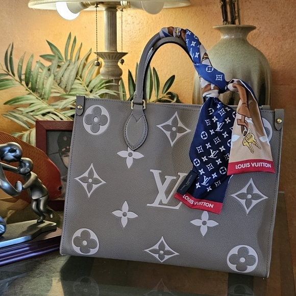 Louis Vuitton All The Straps 2021 Bandeau Silk Scarf - Picture 5 of 9